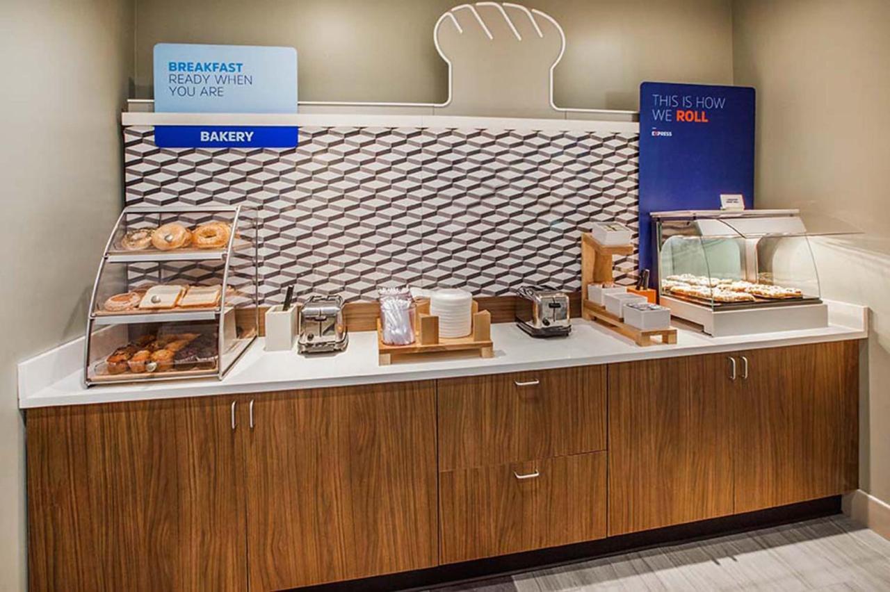 Holiday Express & - Downtown - Arts District By Ihg Hotel